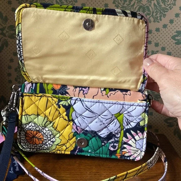 πHPπ NWT Vera Bradley RFID All in One Crossbody: Bloom Boom - Picture 2 of 14
